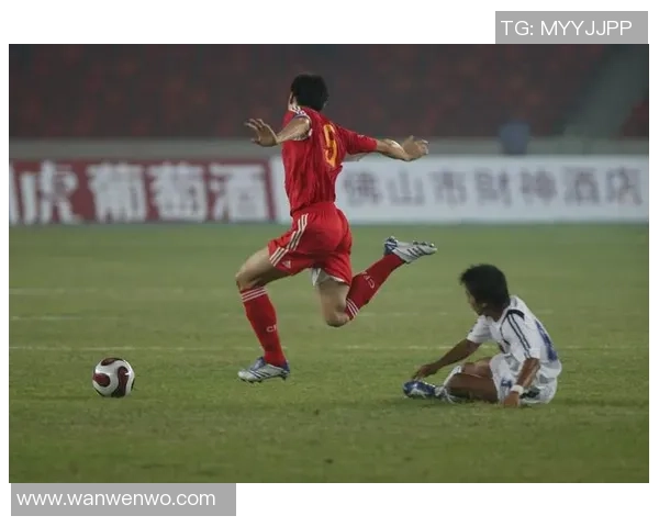 中国足球联赛历史上出场次数最多的球星是谁他在赛场上的传奇表现引发关注