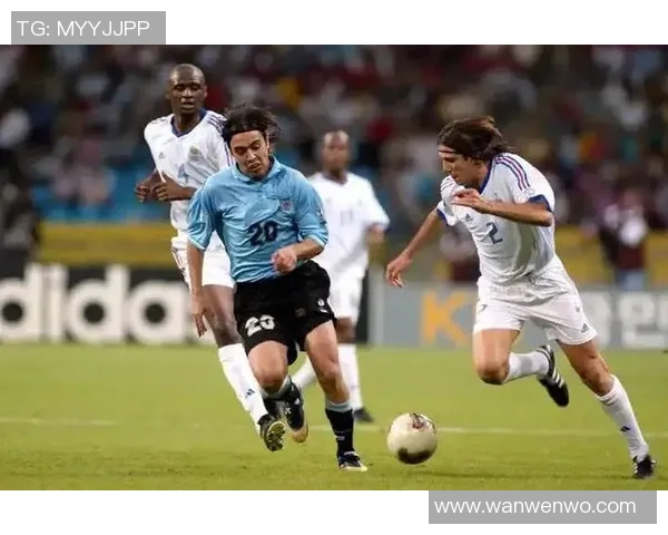 乌拉圭历史足球十大球星盘点 揭开传奇人物背后的故事与成就